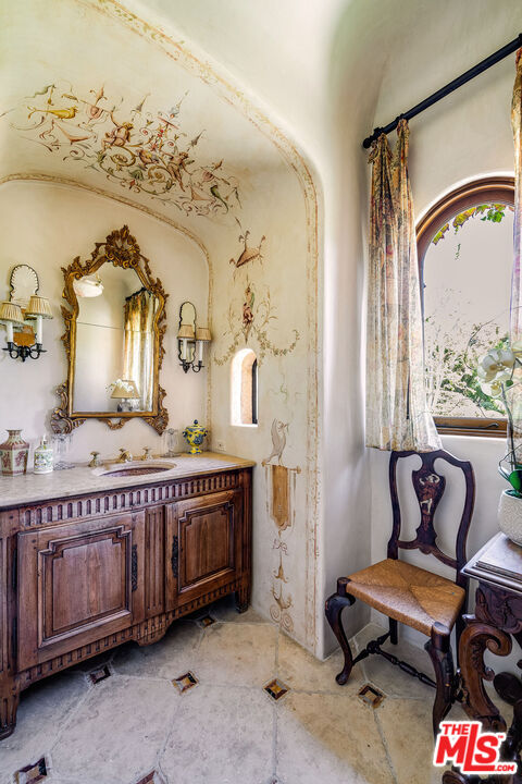 1550 Amalfi Dr