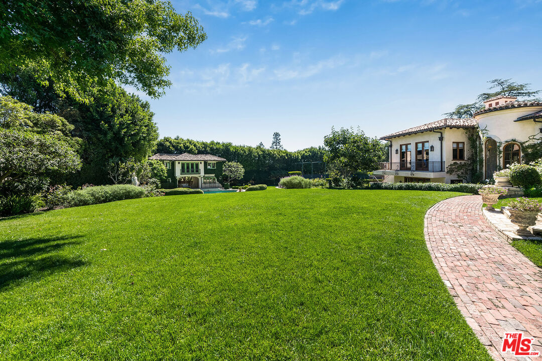 1550 Amalfi Dr