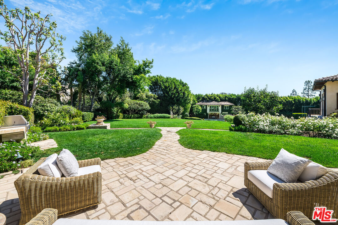 1550 Amalfi Dr