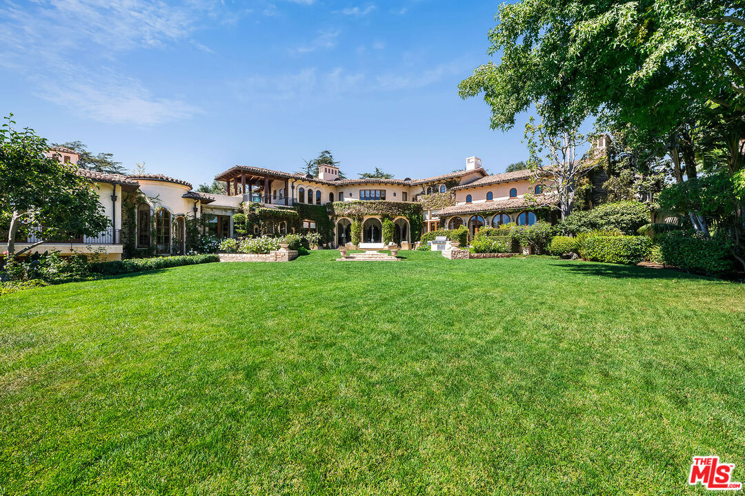 1550 Amalfi Dr