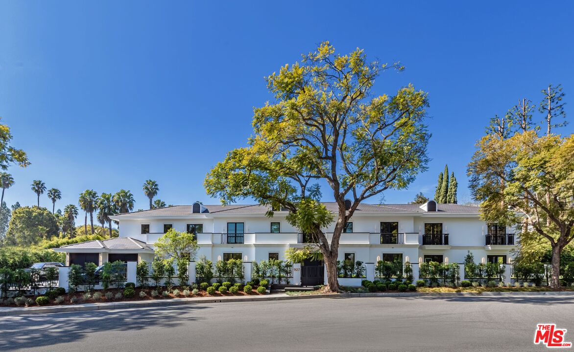 927 N Whittier Dr