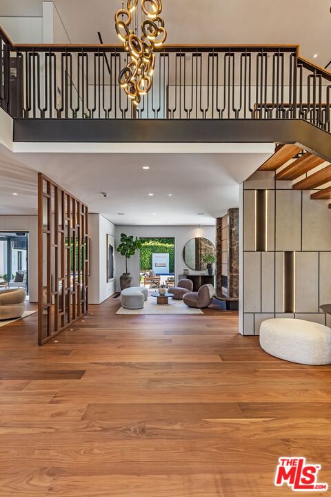 927 N Whittier Dr