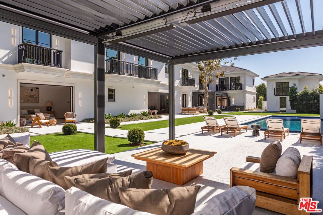 927 N Whittier Dr