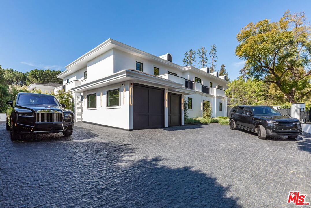 927 N Whittier Dr