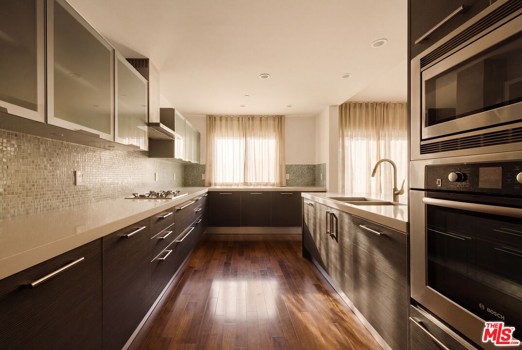 928 N Croft Ave Unit: 201