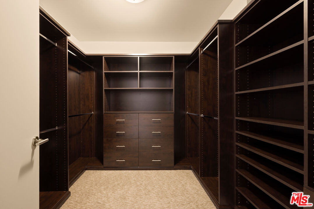 928 N Croft Ave Unit: 201