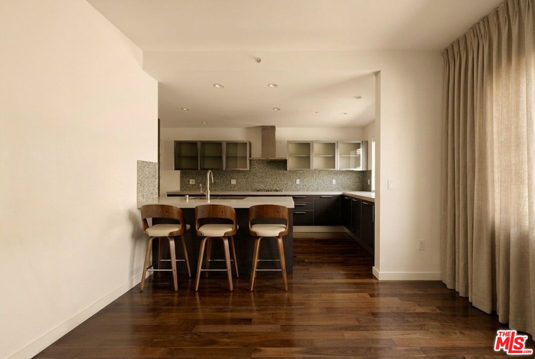 928 N Croft Ave Unit: 201