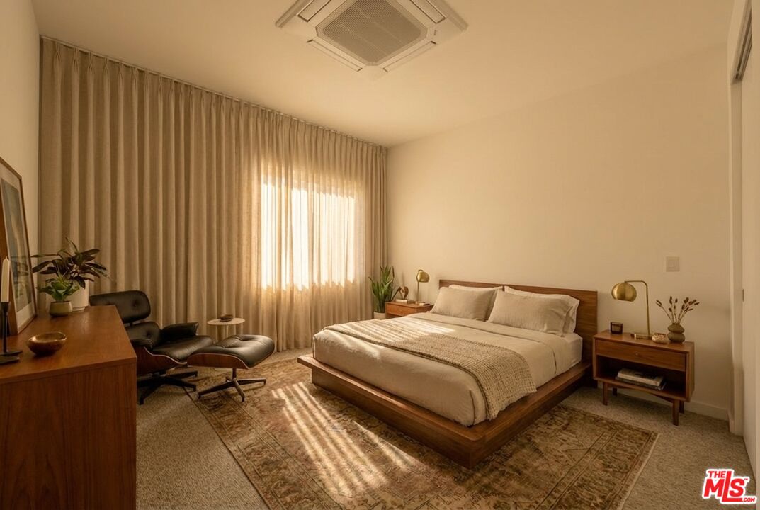 928 N Croft Ave Unit: 201