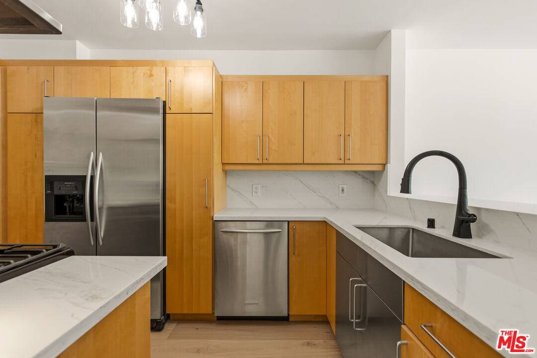 8787 Shoreham Dr Unit: 802