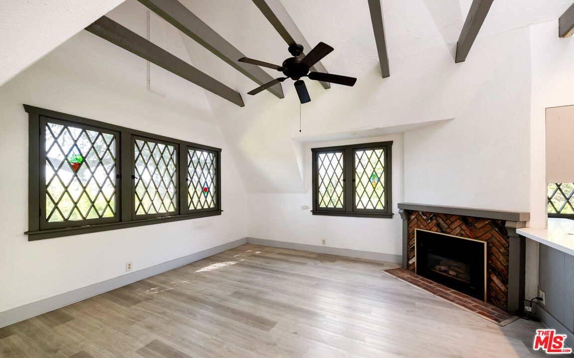 1954 Hillcrest Rd Unit: 3