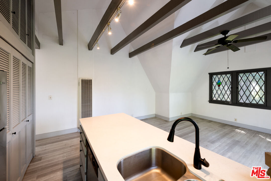 1954 Hillcrest Rd Unit: 3