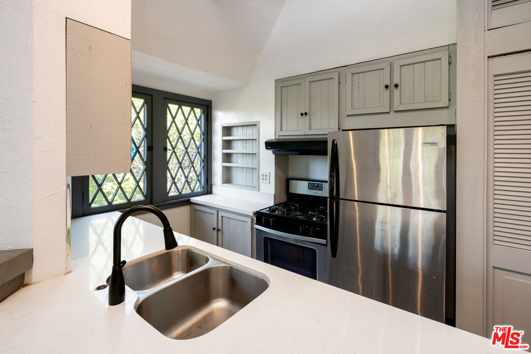 1954 Hillcrest Rd Unit: 3