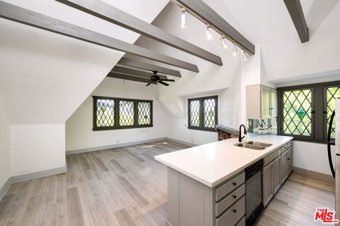 1954 Hillcrest Rd Unit: 3