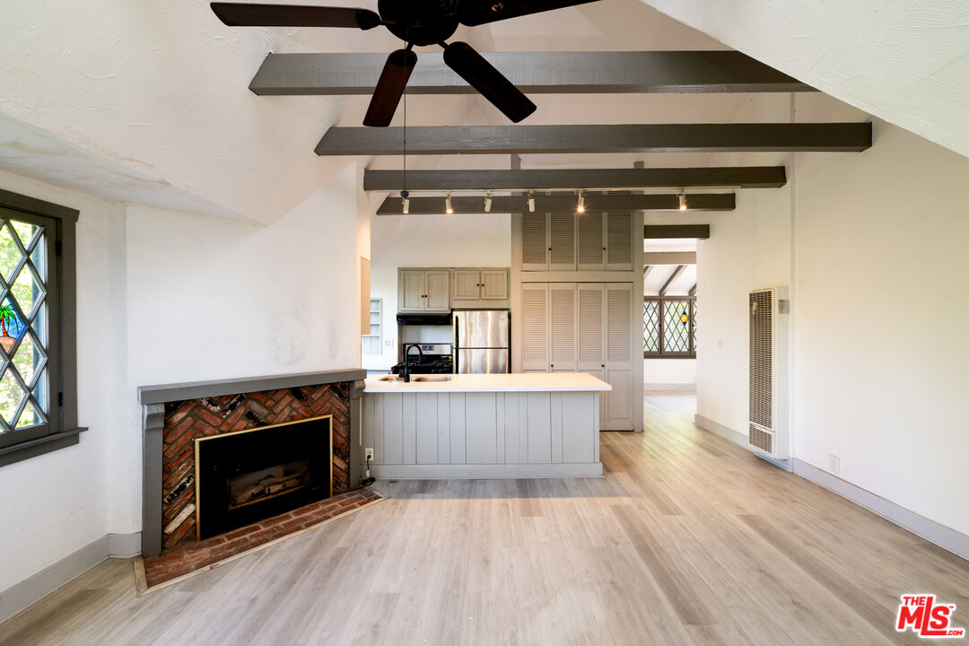 1954 Hillcrest Rd Unit: 3