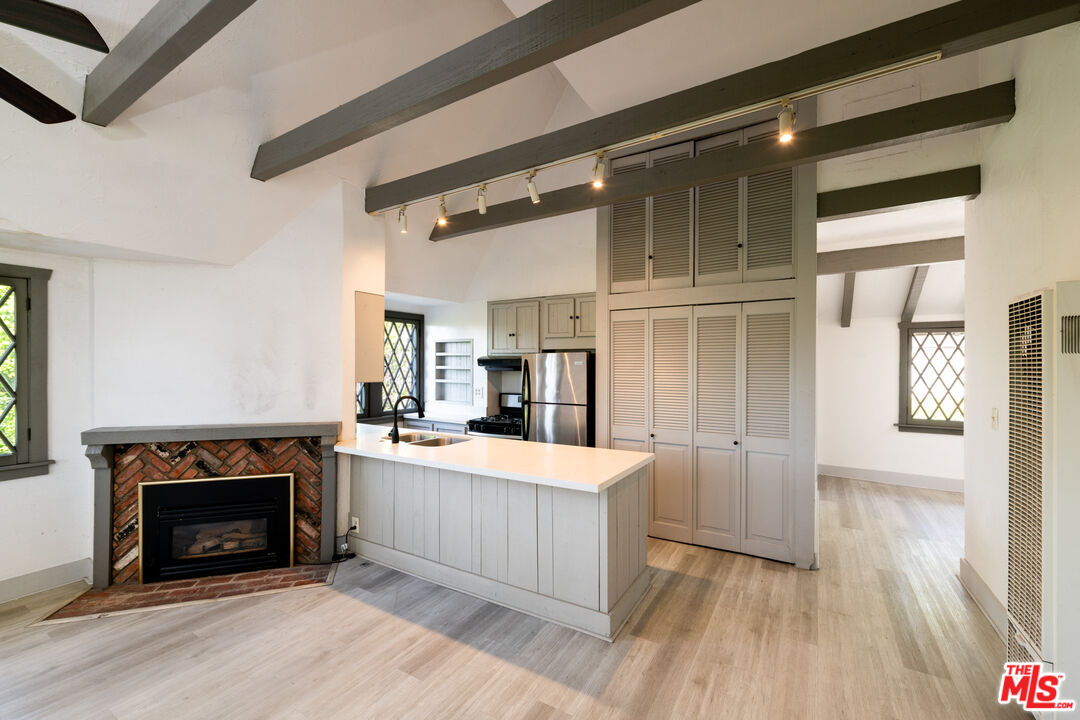 1954 Hillcrest Rd Unit: 3