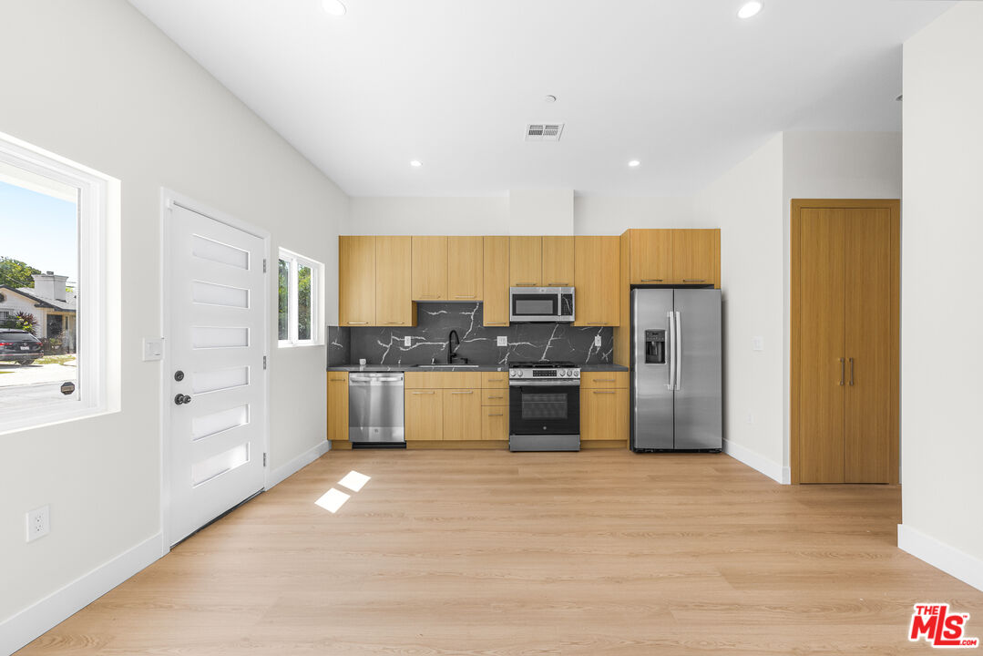 5129 Don Pio Dr