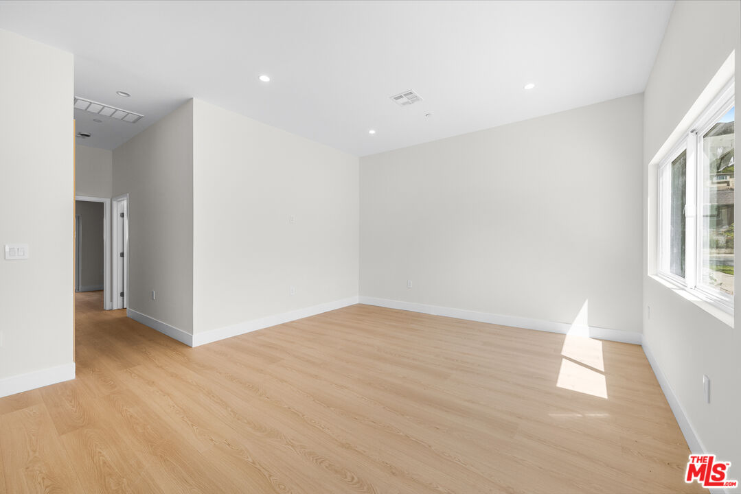 5129 Don Pio Dr