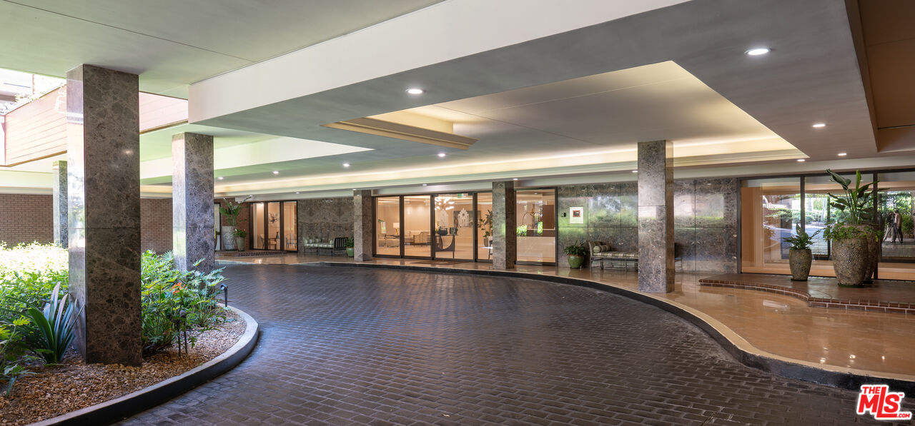 300 N Swall Dr Unit: 105