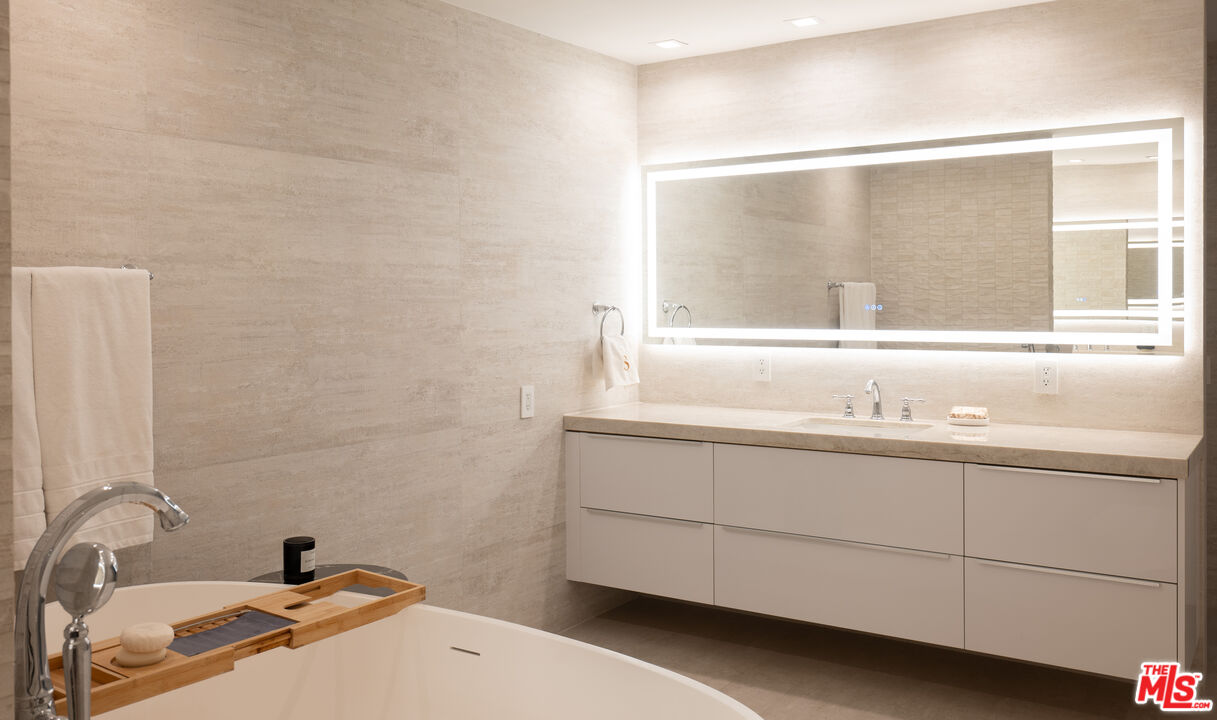 300 N Swall Dr Unit: 105