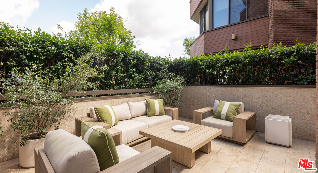 300 N Swall Dr Unit: 105