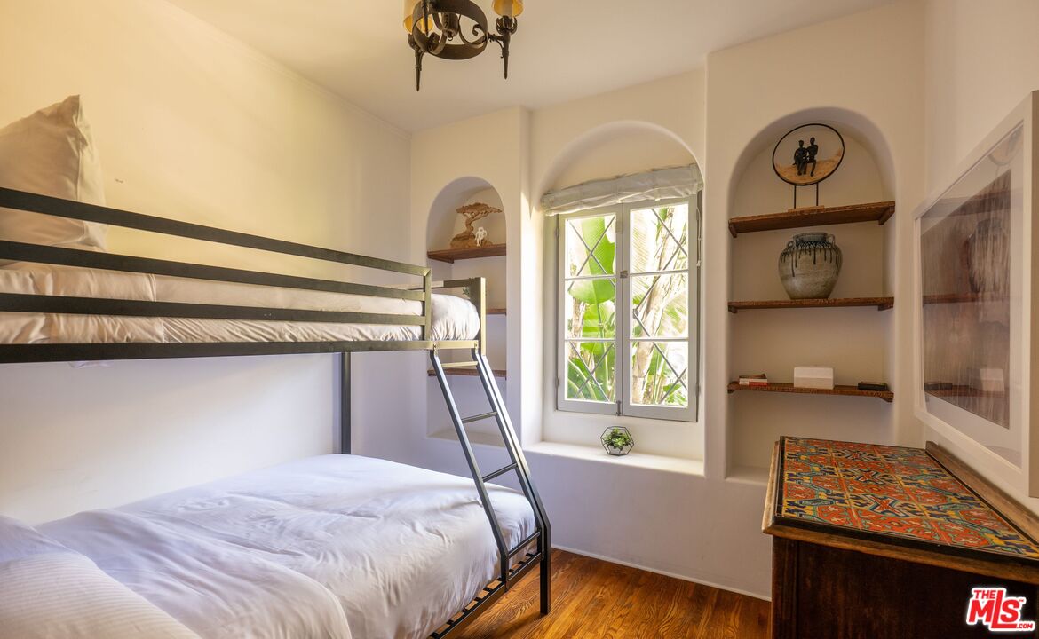 1135 Sunset Vale Ave