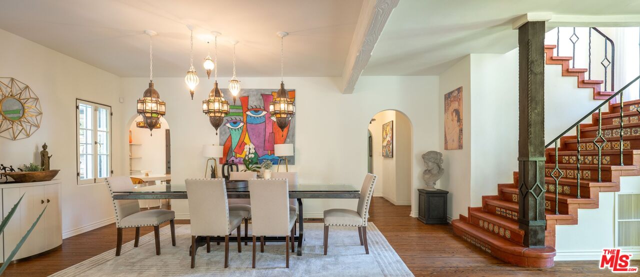 1135 Sunset Vale Ave