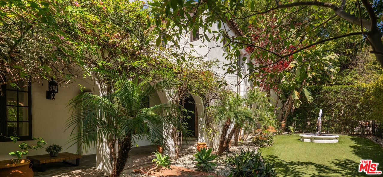 1135 Sunset Vale Ave