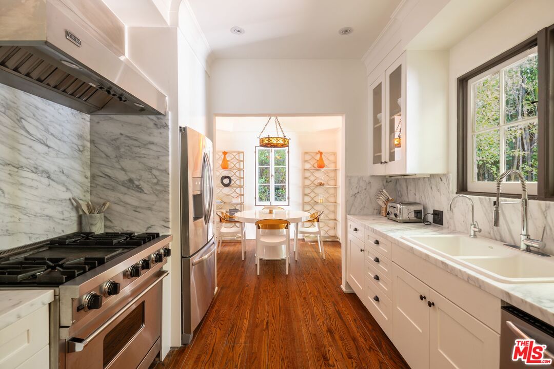 1135 Sunset Vale Ave