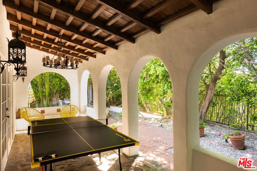 1135 Sunset Vale Ave