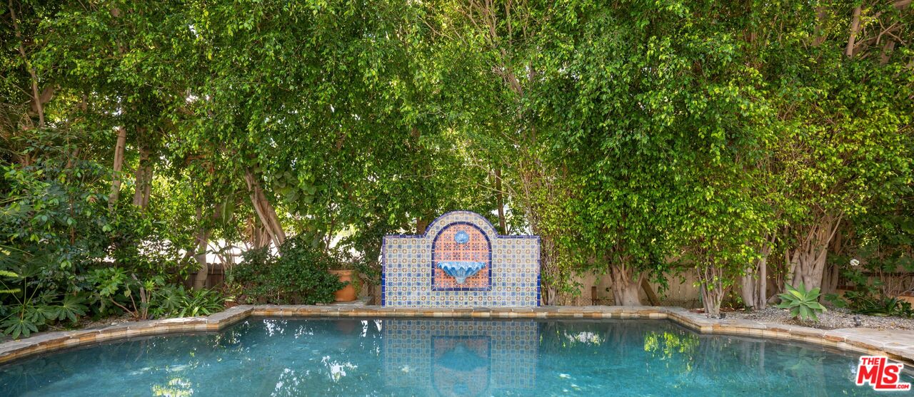 1135 Sunset Vale Ave