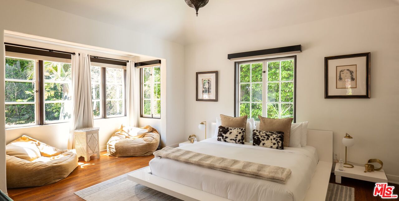 1135 Sunset Vale Ave