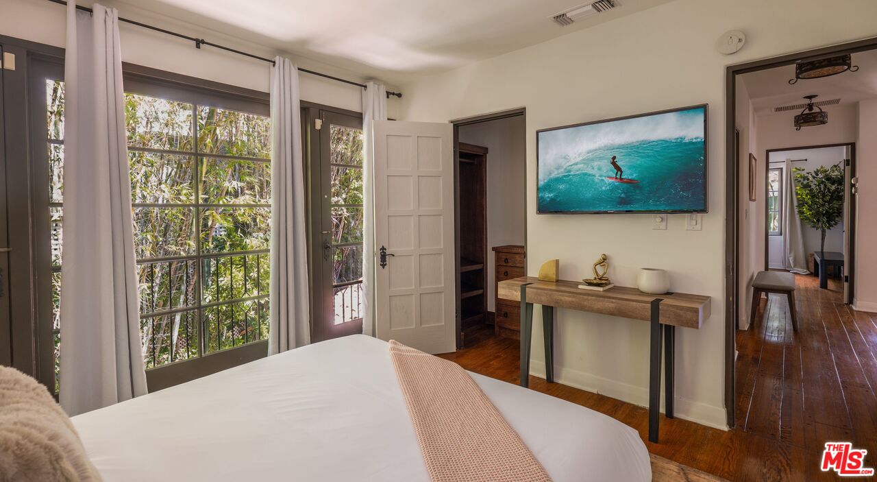 1135 Sunset Vale Ave