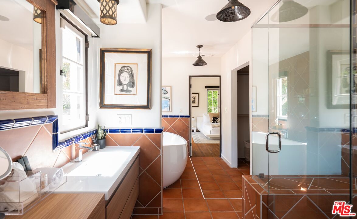 1135 Sunset Vale Ave