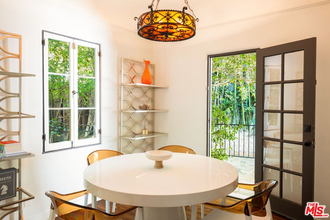 1135 Sunset Vale Ave