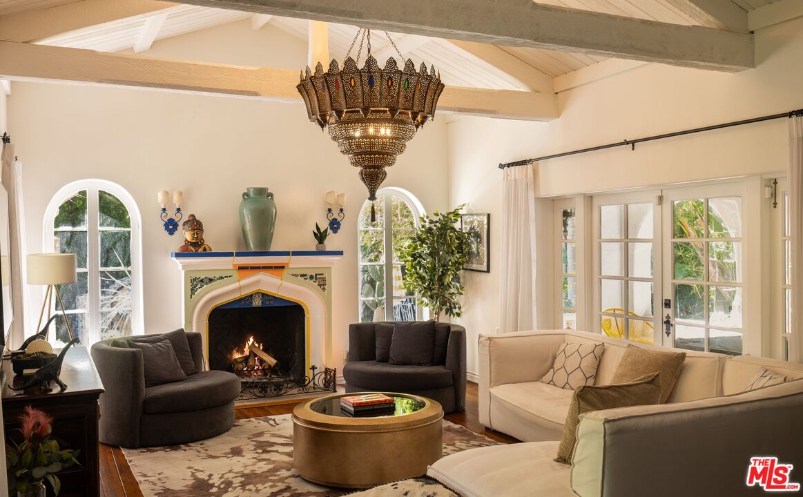 1135 Sunset Vale Ave