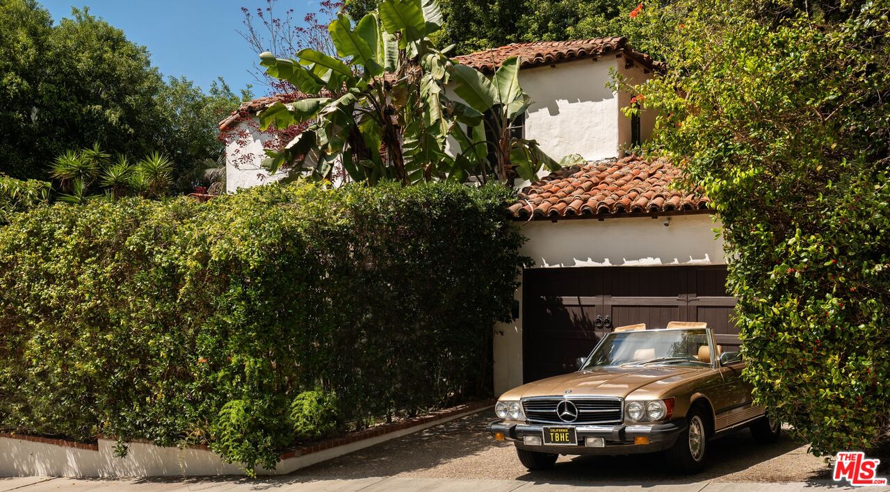 1135 Sunset Vale Ave