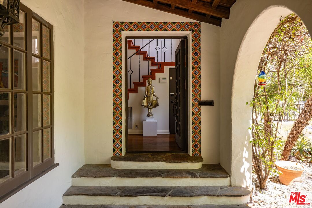 1135 Sunset Vale Ave