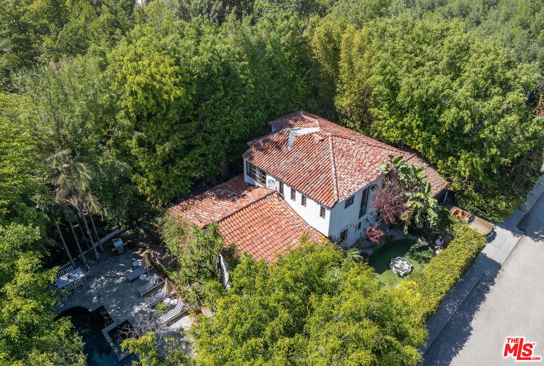 1135 Sunset Vale Ave