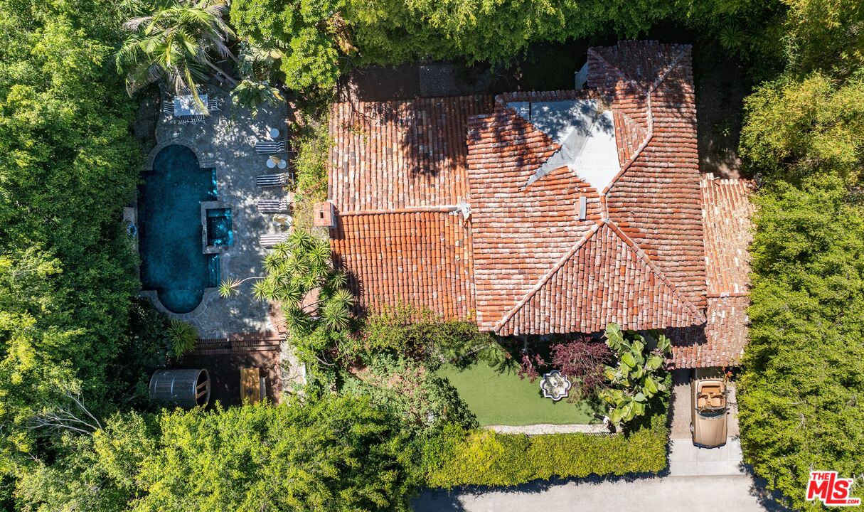 1135 Sunset Vale Ave