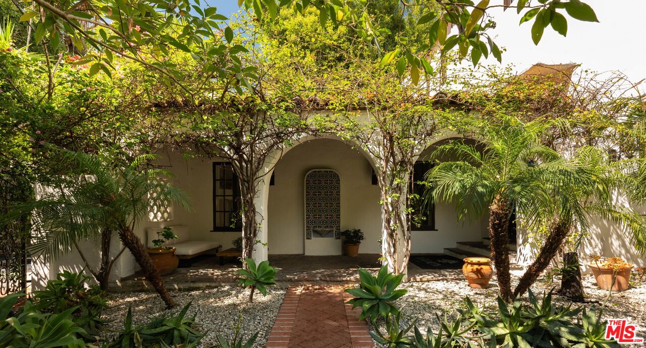 1135 Sunset Vale Ave