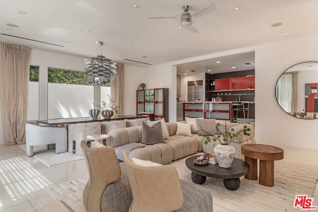 9229 Robin Dr