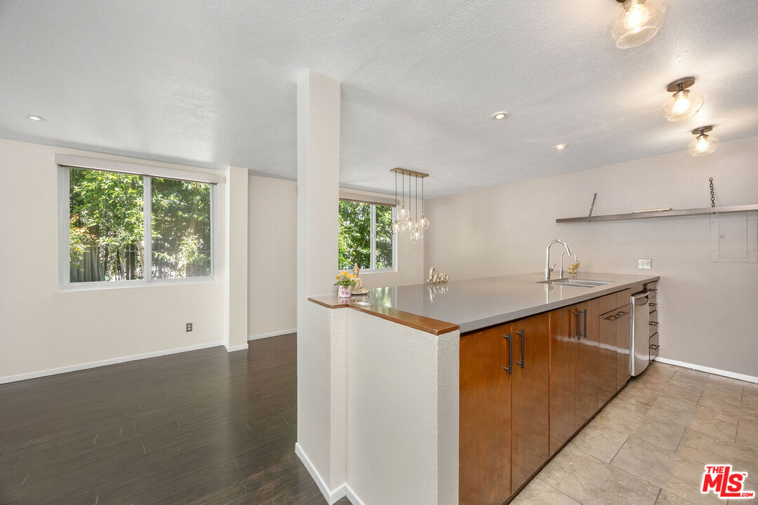 8535 W West Knoll Dr Unit: 118
