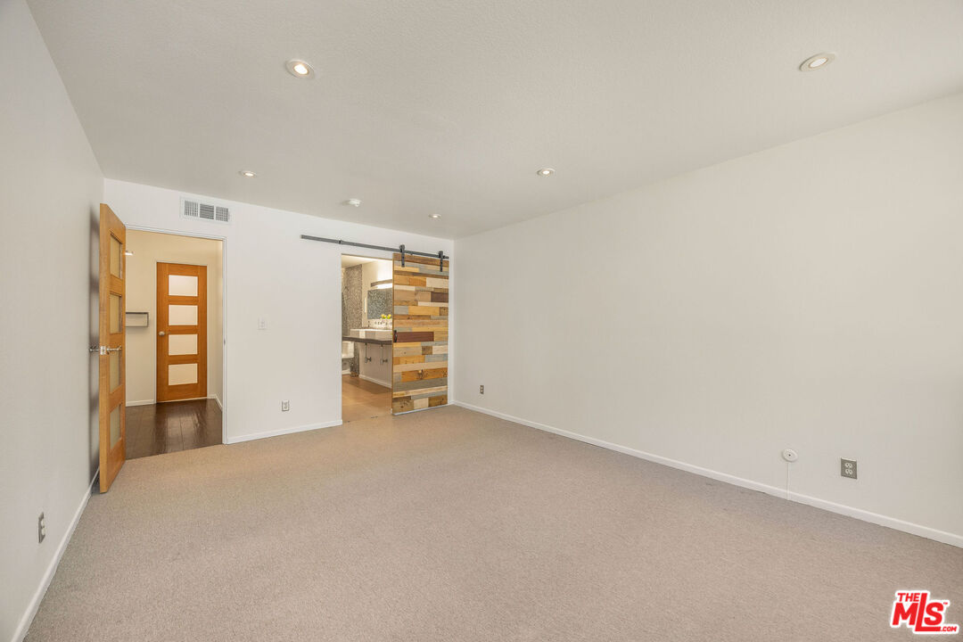 8535 W West Knoll Dr Unit: 118
