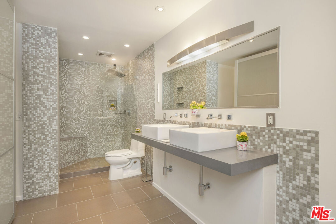8535 W West Knoll Dr Unit: 118