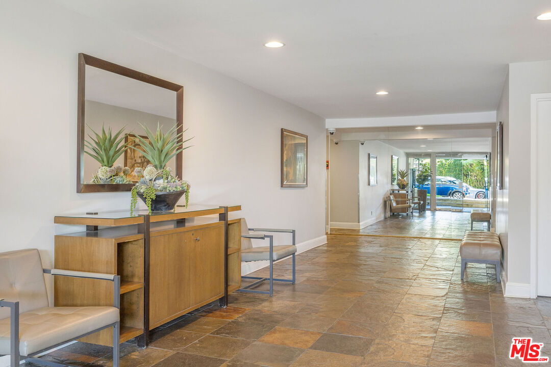 8535 W West Knoll Dr Unit: 118