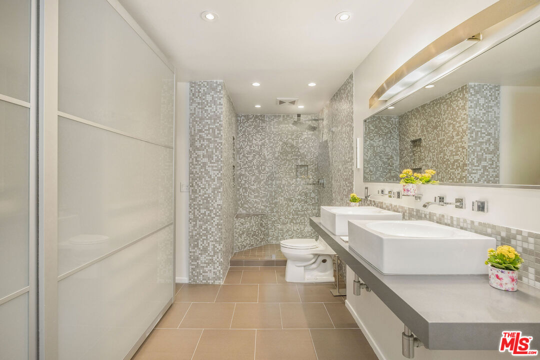 8535 W West Knoll Dr Unit: 118