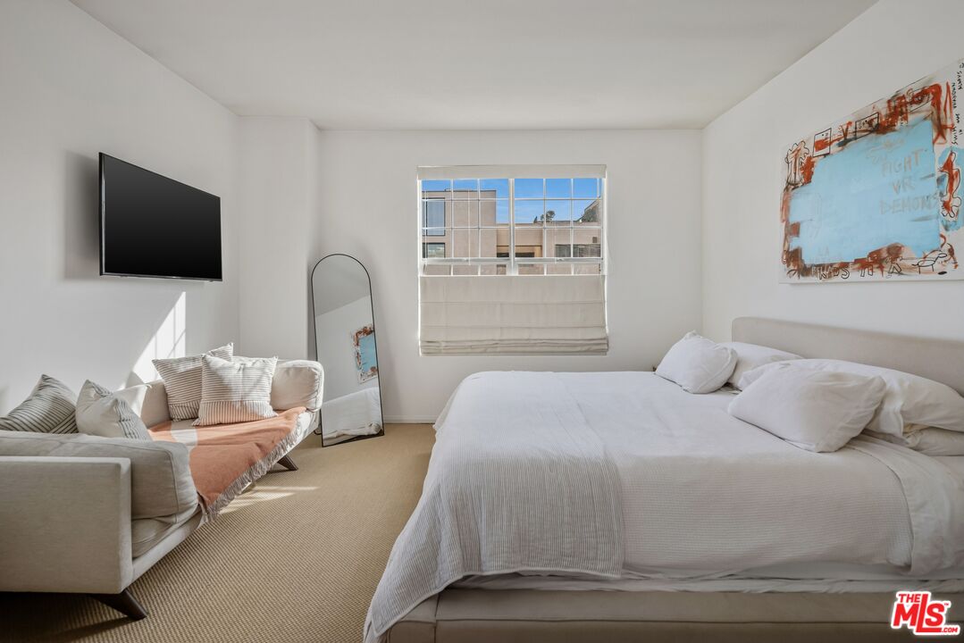 930 N Doheny Dr Unit: 305