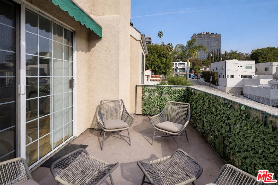 930 N Doheny Dr Unit: 305
