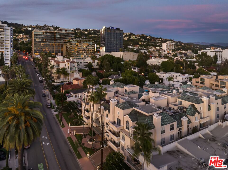 930 N Doheny Dr Unit: 305