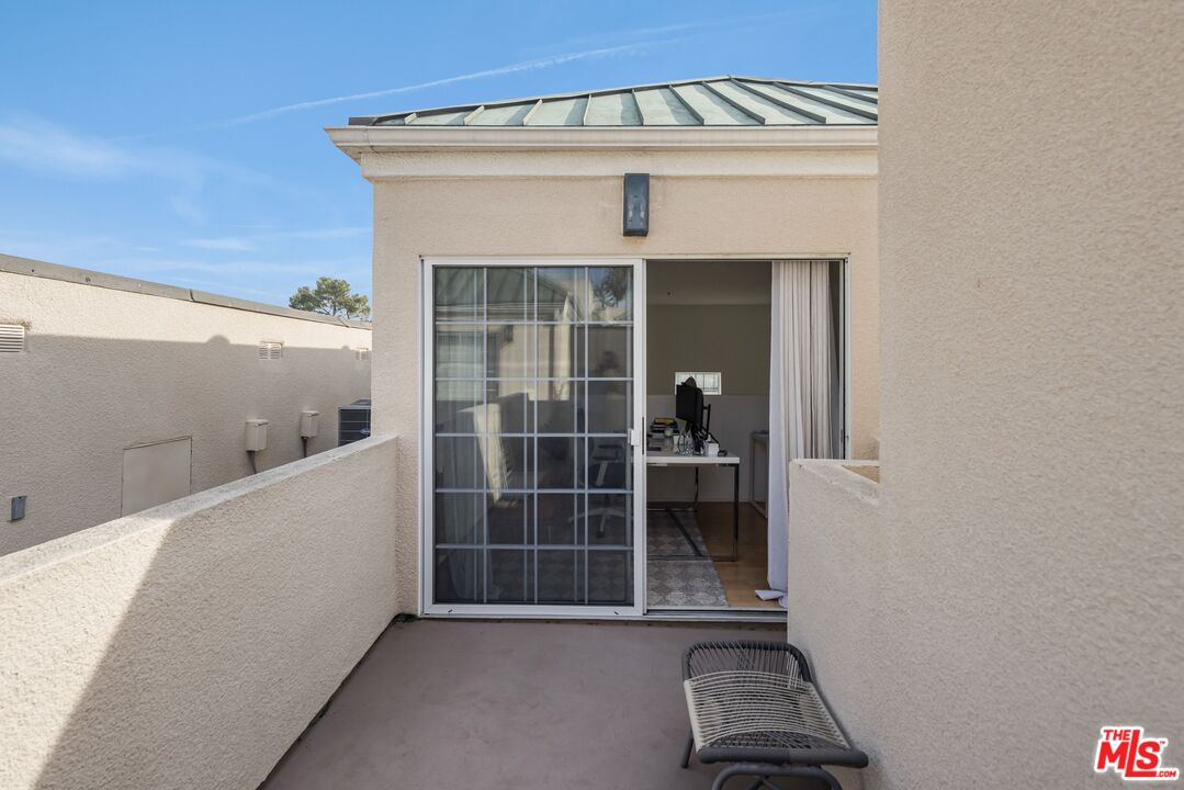 930 N Doheny Dr Unit: 305